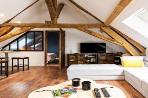 SOUS LE HAUT DES REMPARTS Apartments, Beaune