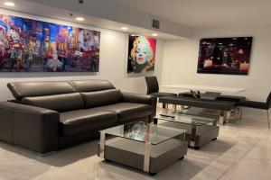Downtown Brickell Bay & Pool View 4 Bedrooms, Miami