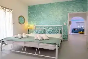 Blue Violet Apartment, Drios