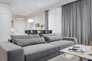 NEW! Luxury apartment in the CENTER of overlooking Deribasovskaya str. LOW PRICE!, Odessa