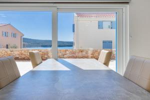 Sea Paradise Apartments, Cerzo