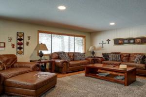 6 Otter Home feat Bikes to Explore Guest house, Sunriver