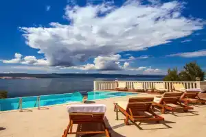 Villa MIRNA with heated pool & whirlpool, traditional wine bar, 150m from sea, Lokva Rogoznica