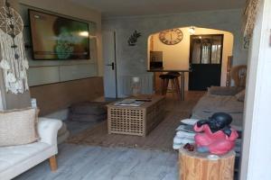 Escapade Cocooning résidence avec piscine Rez de jardin Fibre Orange Apartments, Frejus
