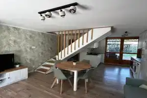 Diána Apartman, Alsoors