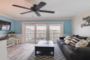 Pool and Direct Beach Access Escape Apartments, Corpus Christi