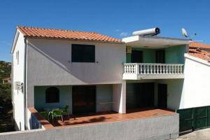 Apartments with a parking space - 18630, Betina