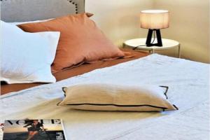 P4T Luxus Family 3 bedroom with Pool, tennis court and sauna, Brindisi