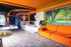 Garda fantasy green jacuzzi sauna piscina Apartments, Desenzano del Garda