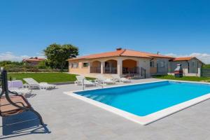 Gorgeous Home In With Wifi Guest house, Labin