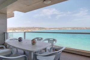 Beachfront Pretty Holiday Home, Mellieha