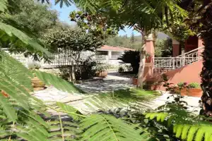 Elena's Apartments Corfu, Ypsos