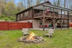 Soco Serene Cabin in the Heart of Guest house, Maggie Valley
