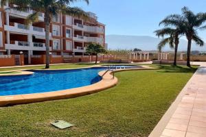 Apto. con gran terraza y acceso directo a piscina. Apartments, Denia