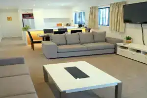 Am I in Heaven? Luxury 3 ensuite bedrooms sleeps 8, Greymouth