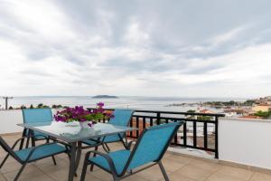 Dream house, Neos Marmaras