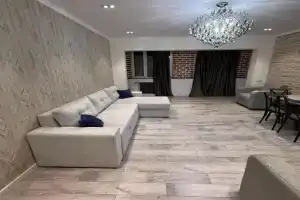 apartment 2 BR centre main St, Tashkent