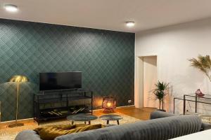 Cozy apt w/ king bed great for discovering Apartments, Liege