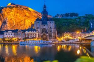 Vikarti Stay, a lovely house with incredible view, Dinant