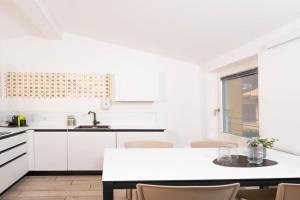 CityU - Grazioli 27 Centro con parcheggio privato gratuito Apartments, Trento