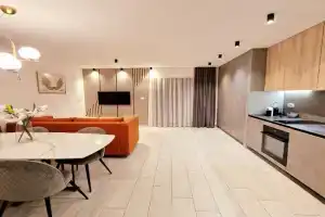 Solis Apartments, Bol