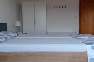 Studio apartment with balcony, Trogir