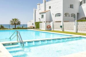 Front Sea View Apartment, Estepona
