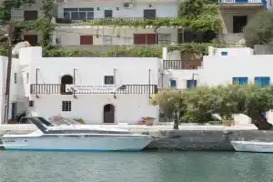 Τhe White Houses, Makriyialos