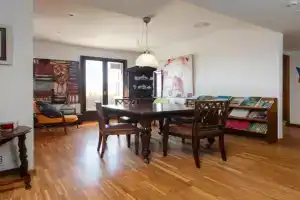 Happy Nest in Village, Pals