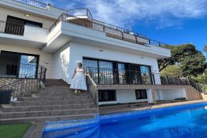 Villa de lujo con vistas al mar y piscina privada, Pineda de Mar
