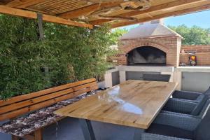Calypso - newly equiped, with separate entrance and parking Apartments, Supetar