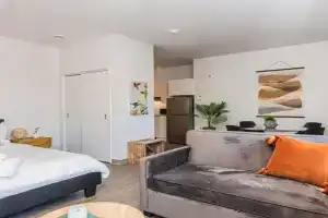Wonderful New Studio close to Mount Royal By Den Stays, Laval