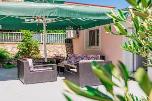 Lovely Apartment In With Wifi, Brodarica