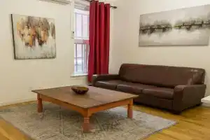 Heart of MTR for Memorable Experience 7minMetro 2 backyard Fully Equipped Guest house, Montreal