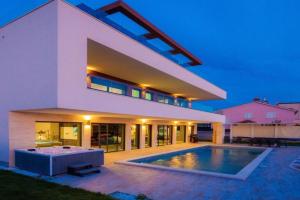 Luxury Villa ReMi near Medulin with wellness and sea view, Premantura