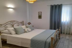 Alisachni Apartments, Kinion