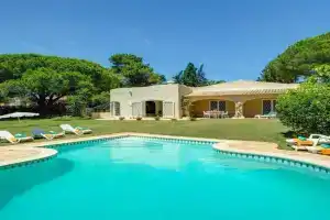 Villa Sounia by Villa Plus, Lagos