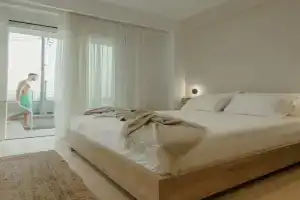 Casa Costa Suites Plus, Kanali