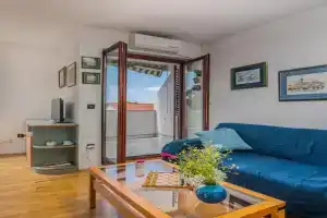 Amazing Apartment In With Kitchen, KRK