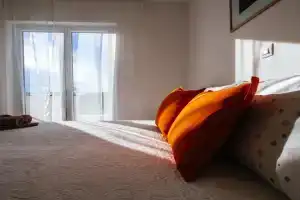 Rock Apartments, Novaglia