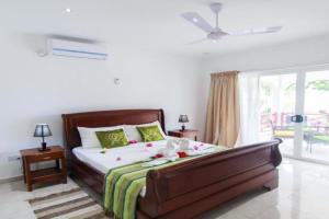 Coco Blanche Apartments, Anse Royale