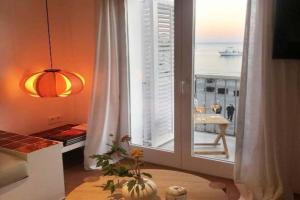 Beachfront SUITE in center Apartments, Cadaques