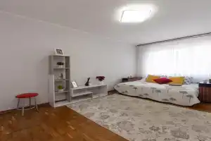Chudova dlya vidpochinku i roboti na Oboloni Apartments, Kiev