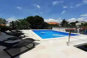 Apartment Hana with a private Pool, Malinska