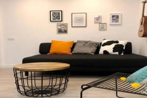 M5 Cool Terrace. Metro 1 min. Center 15' by metro Apartments, Cornella de Llobregat