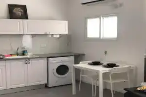 Isramax low-cost apartment near the sea., Bat Yam