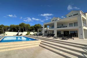 Villa Lovisa - 4 star villa with pool and amazing sea view, Milna