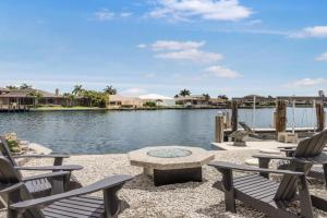 Nautical pet-friendly home with pool, kayaks and bikes Guest house, Marco