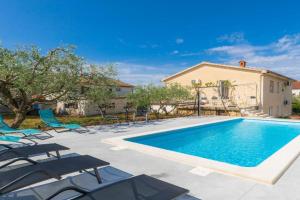 Apartment Laura by Interhome, Pula
