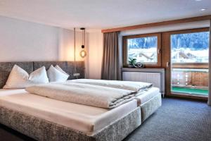 Mountain Apartments - living by Salner, Ischgl